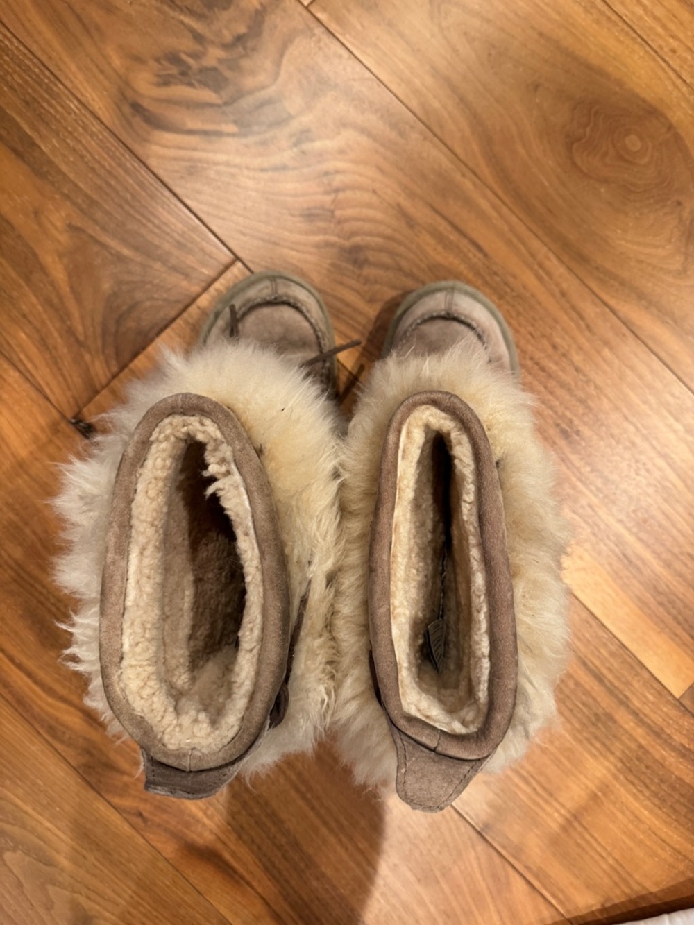 UGG  Sheepskin & Suede booties! - Picture 5 of 10